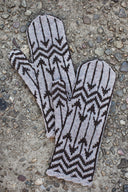 Arrowhead Mittens | Knitting Pattern by Alexis Winslow